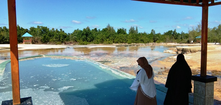 Pesona Air Panas Wawolesea dan Khasiatnya untuk Penyembuhan Penyakit Kulit