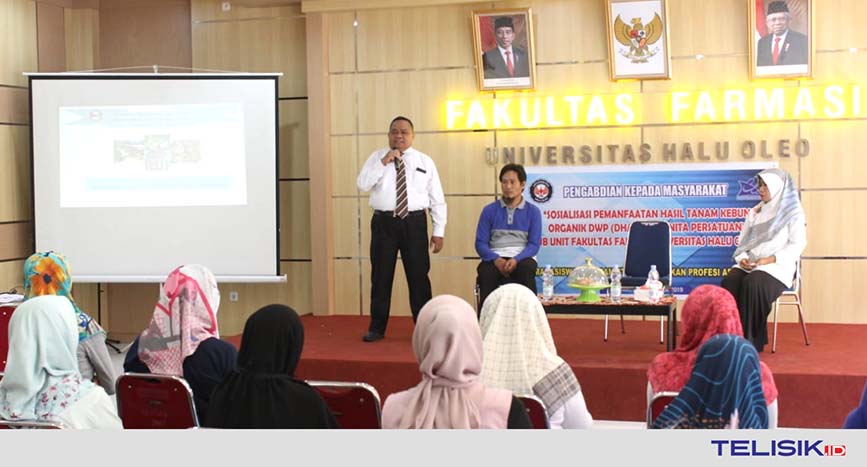 Mahasiswa Apoteker UHO Berbagi Ilmu dengan Darma Wanita