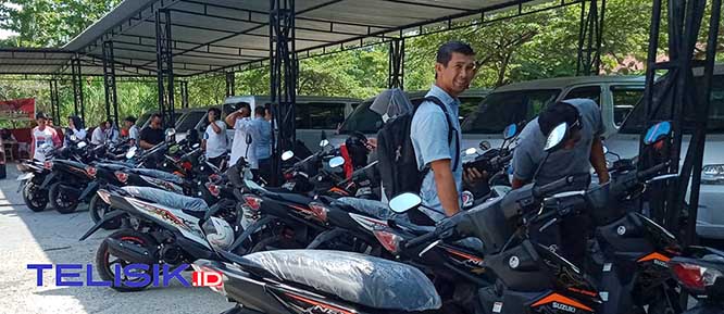 Pemkab Kolut Bagikan 34 Kendaraan Dinas Kepala Sekolah