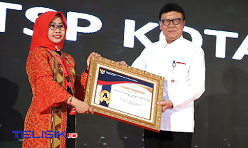 PTSP Kota Kendari Raih Penghargaan Pelayanan Prima