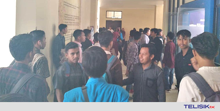 Aksi Demonstrasi Mahasiswa IAIN Kendari Berujung Ricuh