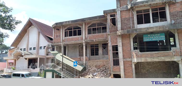 Harmonisasi Gereja dan Masjid yang Berhimpit di Kota Kendari