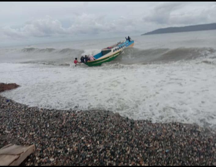 Cuaca Buruk Ancam Penarik Ojek Laut