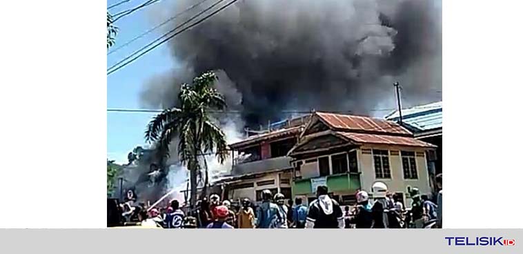 Dua Rumah Warga Mandonga Dilahap Si Jago Merah