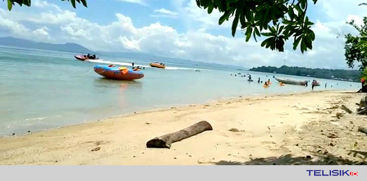 Jadi Favorit Berwisata, Pantai Toronipa Diserbu Warga di Awal Tahun