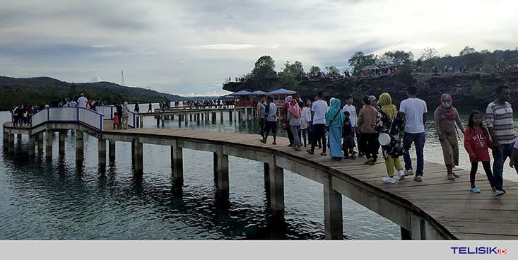 Rayakan Liburan Awal Tahun, Ribuan Wisatawan Serbu Batu Sori