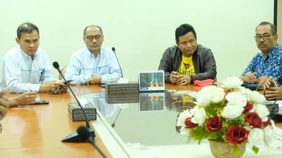 Halangi Pelebaran Jalan, Bupati Muna Minta PLN Pindahkan Tiang Listrik 