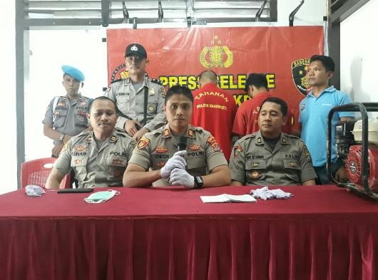 Dua Pemuda Dirungkus Polisi Usai Menggasak Mesin Alkon