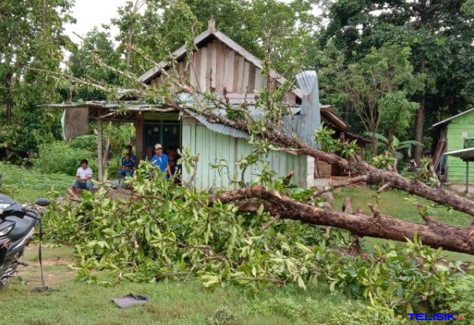 Kesaksian Kades Melihat Awan Hitam yang Merobohkan Rumah Penduduk