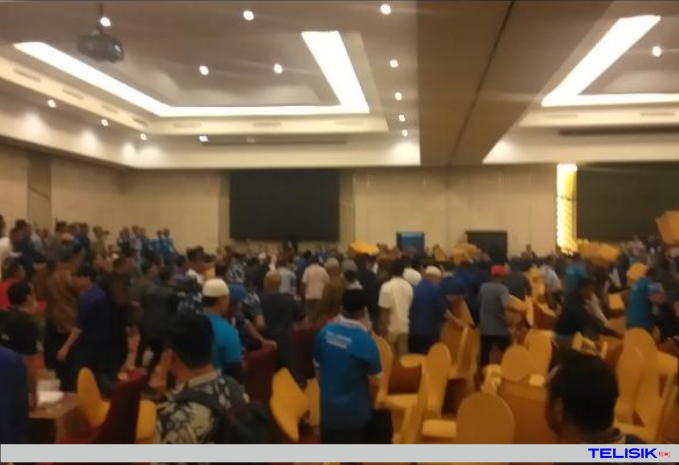 Saling Lempar Kursi, 30 Peserta Kongres Terluka