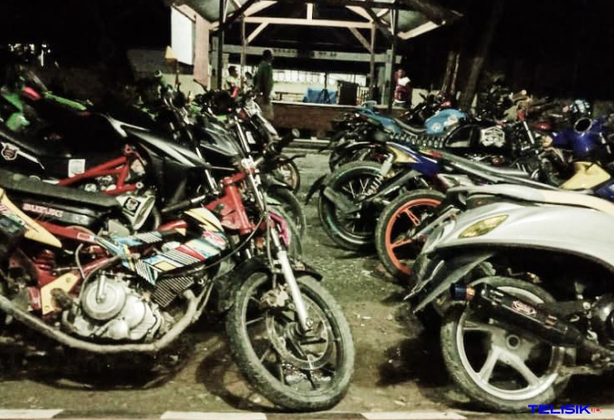 Polres Bombana Amankan Puluhan Motor Bogar dan Badik