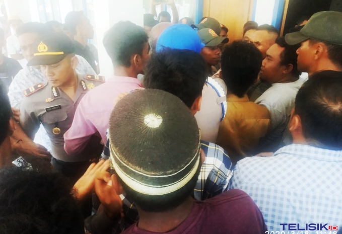 Aksi Unjuk Rasa di Busel Berlangsung Ricuh