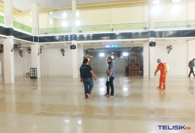 Puluhan Pesantren dan Masjid Ikut Disemprot Disinfektan 