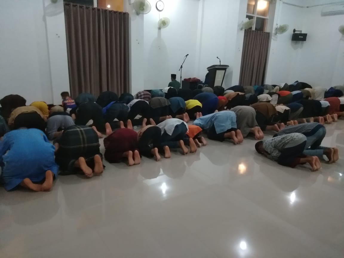 Imbauan Tak Berkerumun, Bukan Tidak Shalat Berjamaah