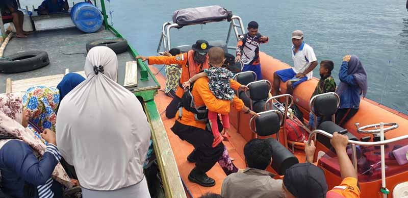 Kapal Rute Laonti-Kendari Nyaris Tenggelam