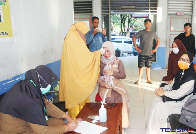 Kembali dari Jakarta Istri Wakil Bupati Kolut Cek Suhu Tubuh