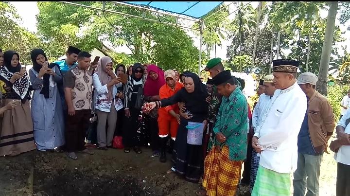 Upacara Pemakaman Serka La Ongge Banjir Air Mata
