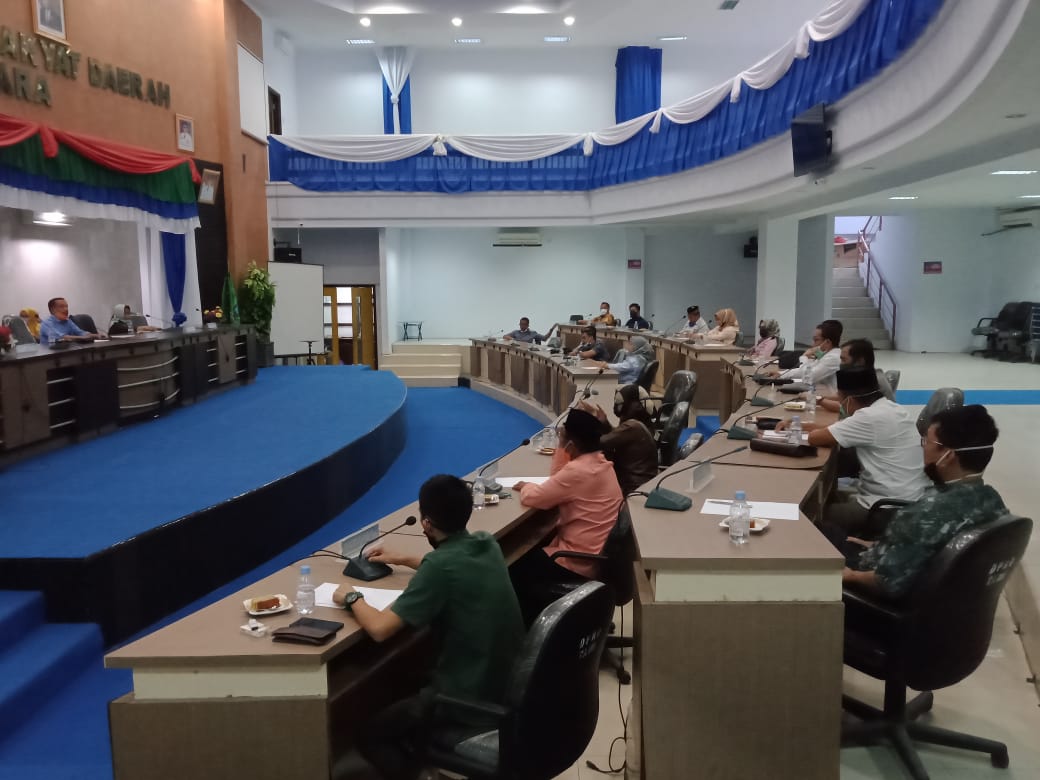 Anggota DPRD Kolut Sumbang Gaji Rp200 Juta untuk Masker