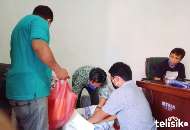 DPRD Bombana Salurkan Ratusan Set APD