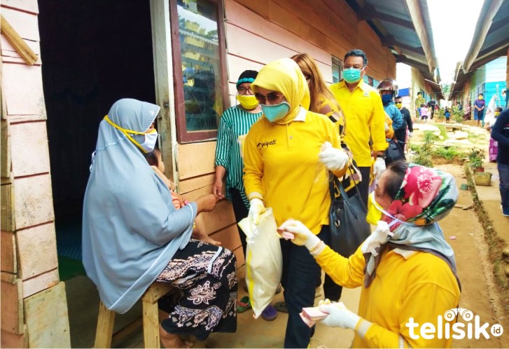 Golkar Sultra Bantu Warga Miskin di Kota Kendari