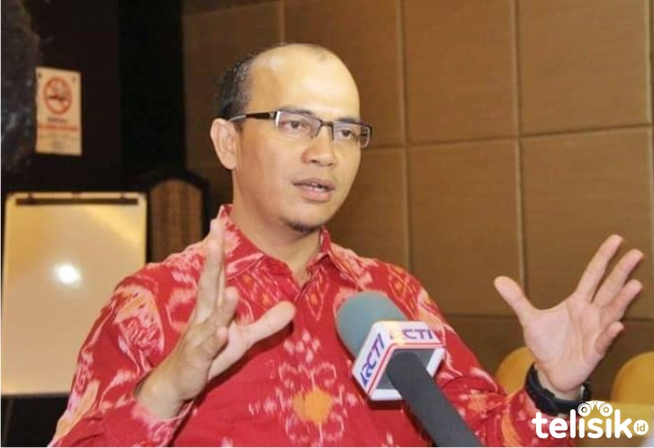 Politik Tak Hanya Pukul, Rangkul tapi Tafakur