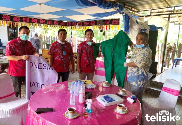 Kery Terima Bantuan APD dari PSMTI Sultra