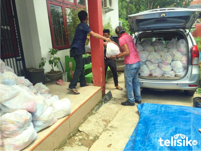 1.130 Paket Sembako untuk Warga Terdampak COVID-19