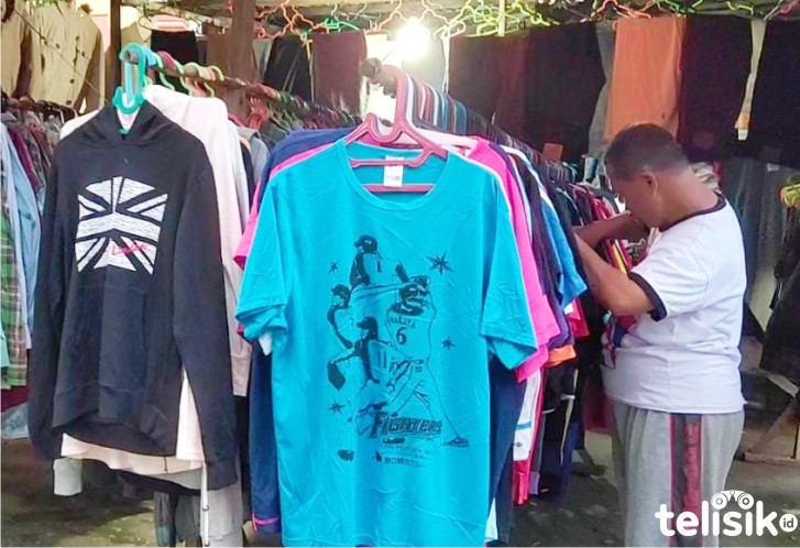 Pedagang Baju Bekas di Kendari Terancam Gulung Tikar
