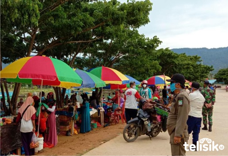 Pol PP Bombana Tertibkan Warga Tak Gunakan Masker