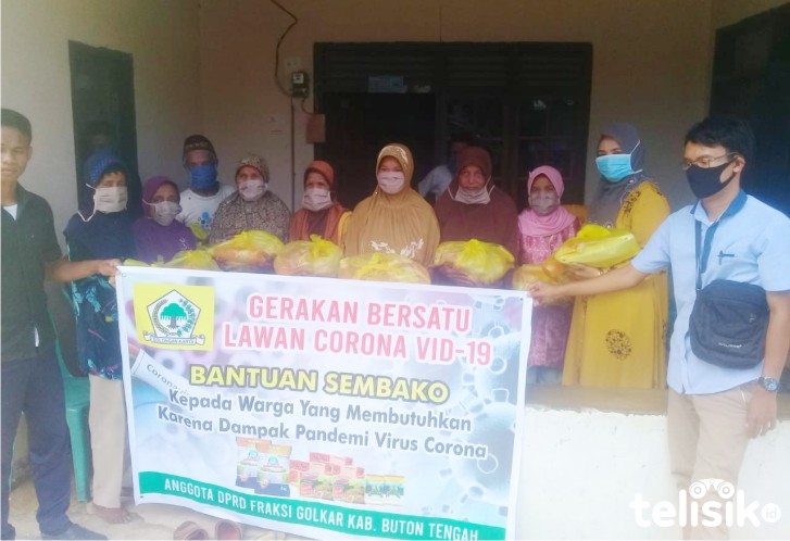 Warga Lansia Gembira Terima Sembako