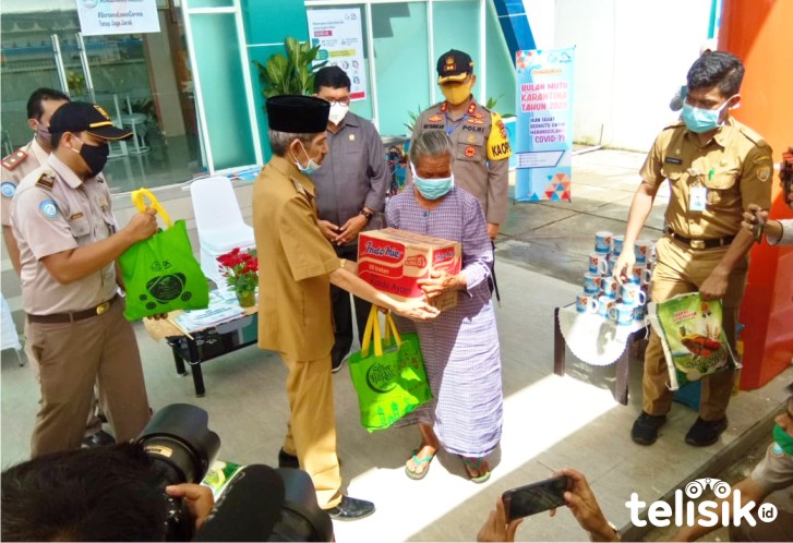 5,7 Ton Ikan Sehat Dibagikan untuk Rakyat Terdampak COVID-19