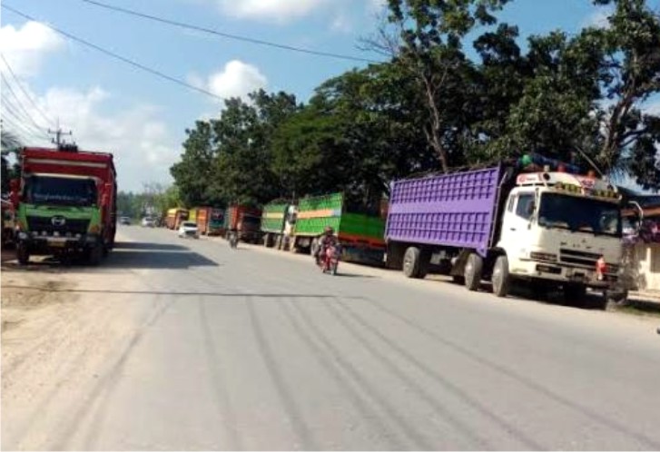 Bahayakan Pengguna Jalan, DPRD Minta Dishub Tertibkan Truk Parkir di Bahu Jalan