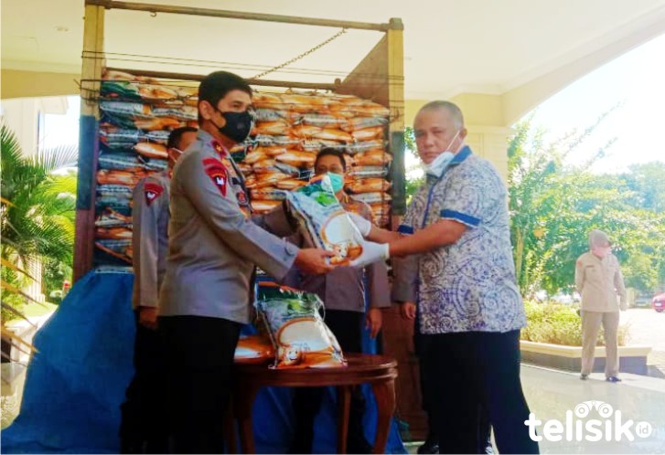 Bupati Konawe Minta Kapolda Sultra Salurkan Beras 10 Ton pada Warga Miskin