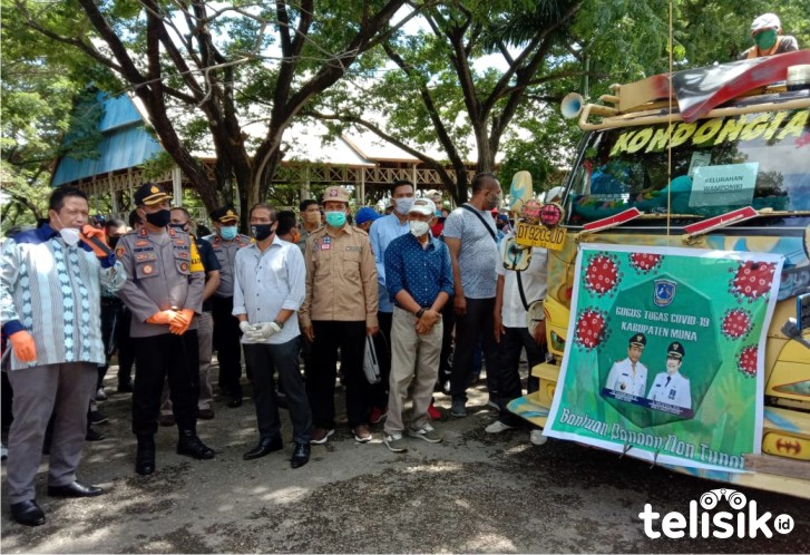 Bupati Muna Pimpin Pendistribusian Bantuan Sembako Dikawal Polisi