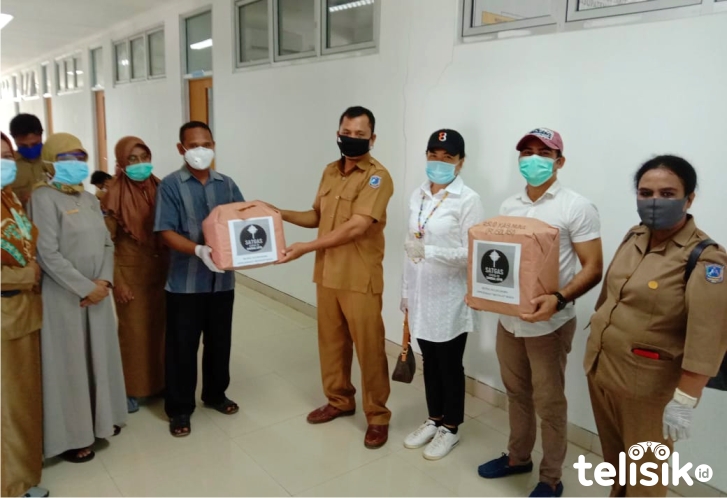 Eks Pasien COVID-19 Kluster GPIB Serahkan APD di RS Raha