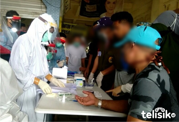 Jadi Trasmisi Lokal, Ratusan Pedagang di Kendari Ikuti Rapid Tes