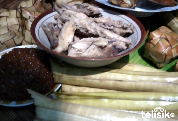 Lapa-lapa Feat Ayam Kawolo Kuliner Khas Suku Muna di Hari Lebaran