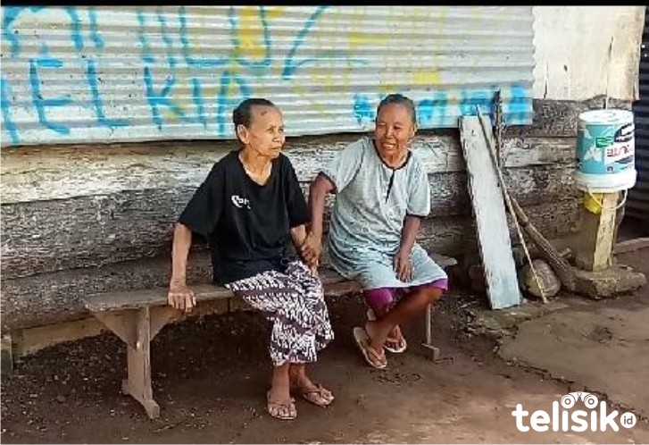 Nenek 75 Tahun dan Ibunya yang Berusia 101 Tahun Tinggal di Bekas Gudang Padi