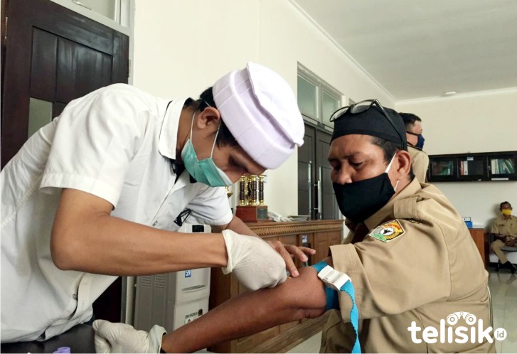 Pastikan Bebas COVID-19, Staf Bappeda Sultra Dirapid Test