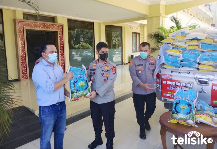 Polda Sultra Dapat 30 Ton Beras  Bantu Masyarakat