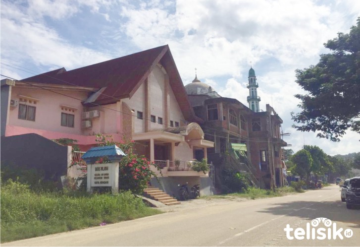 Toleransi Umat Beragama di Kendari, Masjid Satu Tembok dengan Gereja