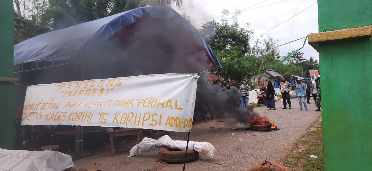 Bupati Muna Belum Copot Kades Korihi, Warga Tutup Jalan