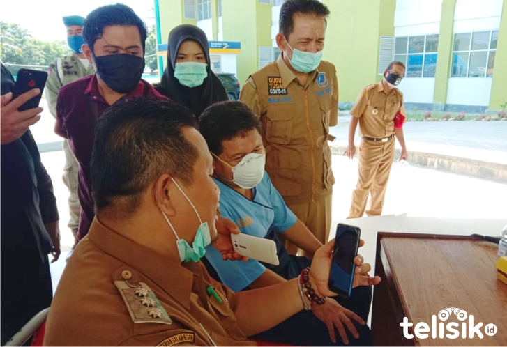 Bupati Muna Support Perawat dan Pasien COVID-19 Via Daring