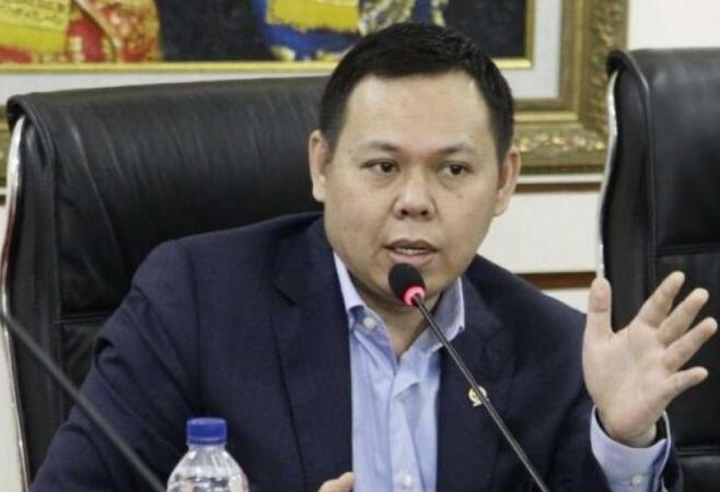 Ketimbang Tunggu Reshuffle, Kalau Tak Mampu Mending Mundur