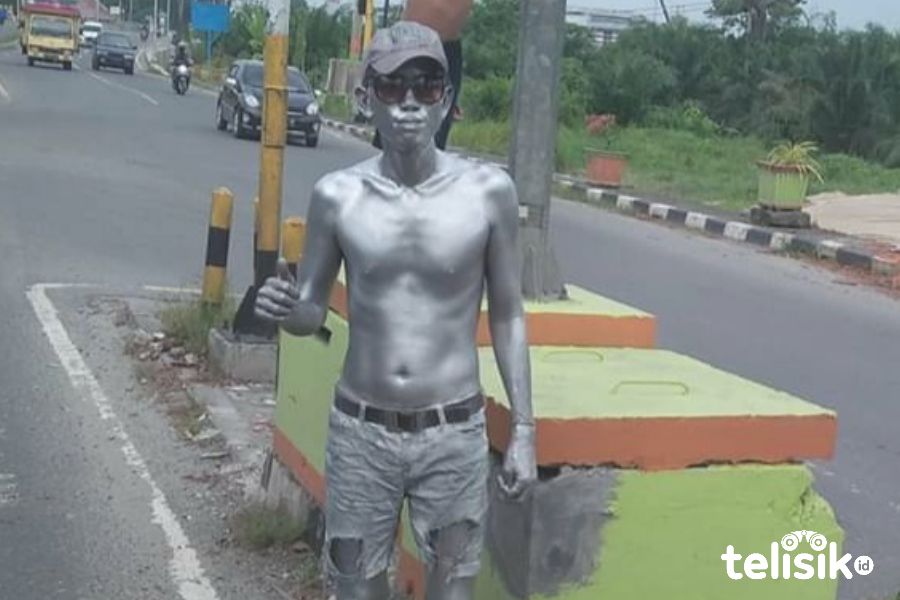 Manusia Silver Muncul Lagi, Warga: Meresahkan, Minta-minta Uang