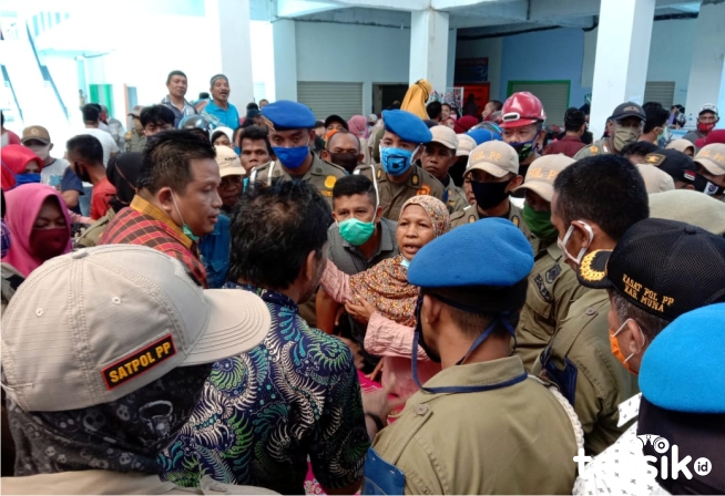 Pedagang Pasar Laino Ributkan Pembagian Lods