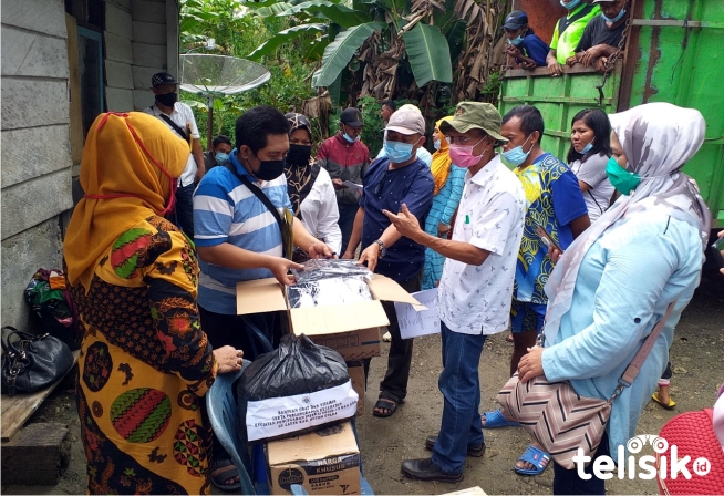 Pemprov Sultra Serahkan Bantuan COVID-19 di Buton Utara