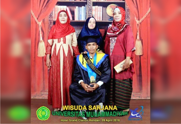 Pesan Foto Wisuda ala Kaleng Khong Guan