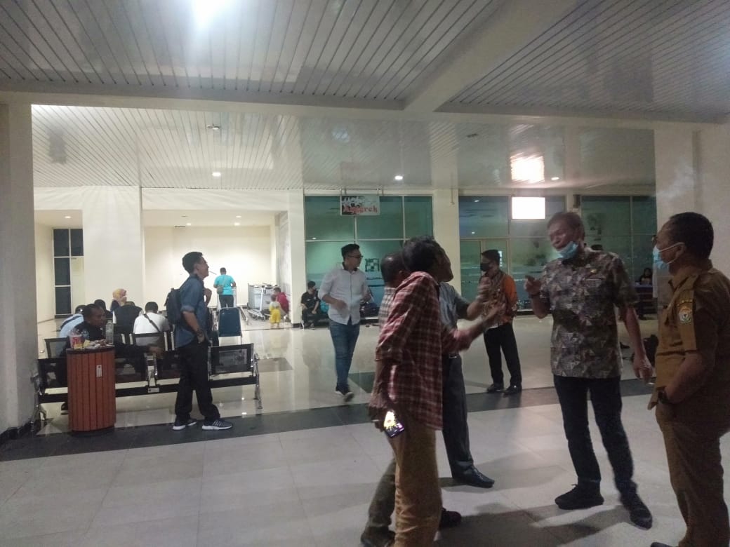 Tak Kunjung Tiba, Ketua DPRD Standby Tunggu TKA di Bandara