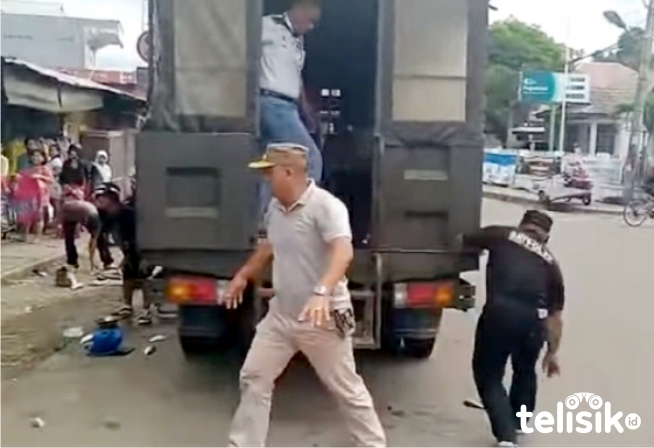 Video Viral: Maki Pedagang, Pol PP Dicopot